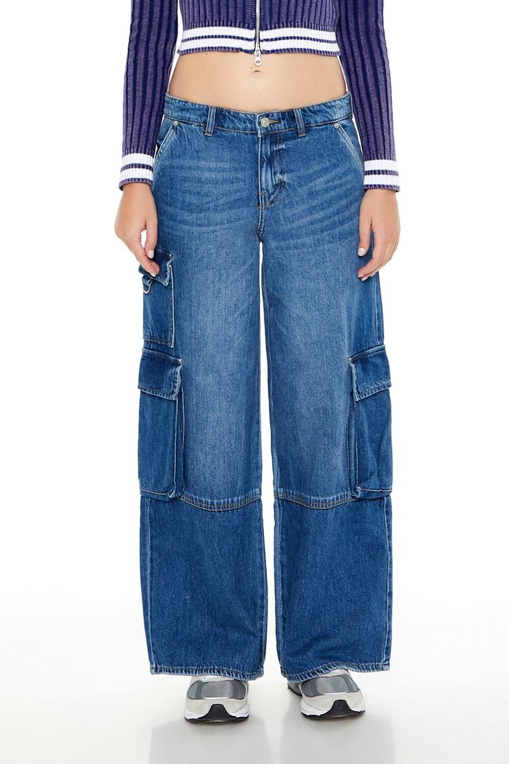 MEDIUM DENIM Low-Rise Wide-Leg Cargo Jeans, image 2